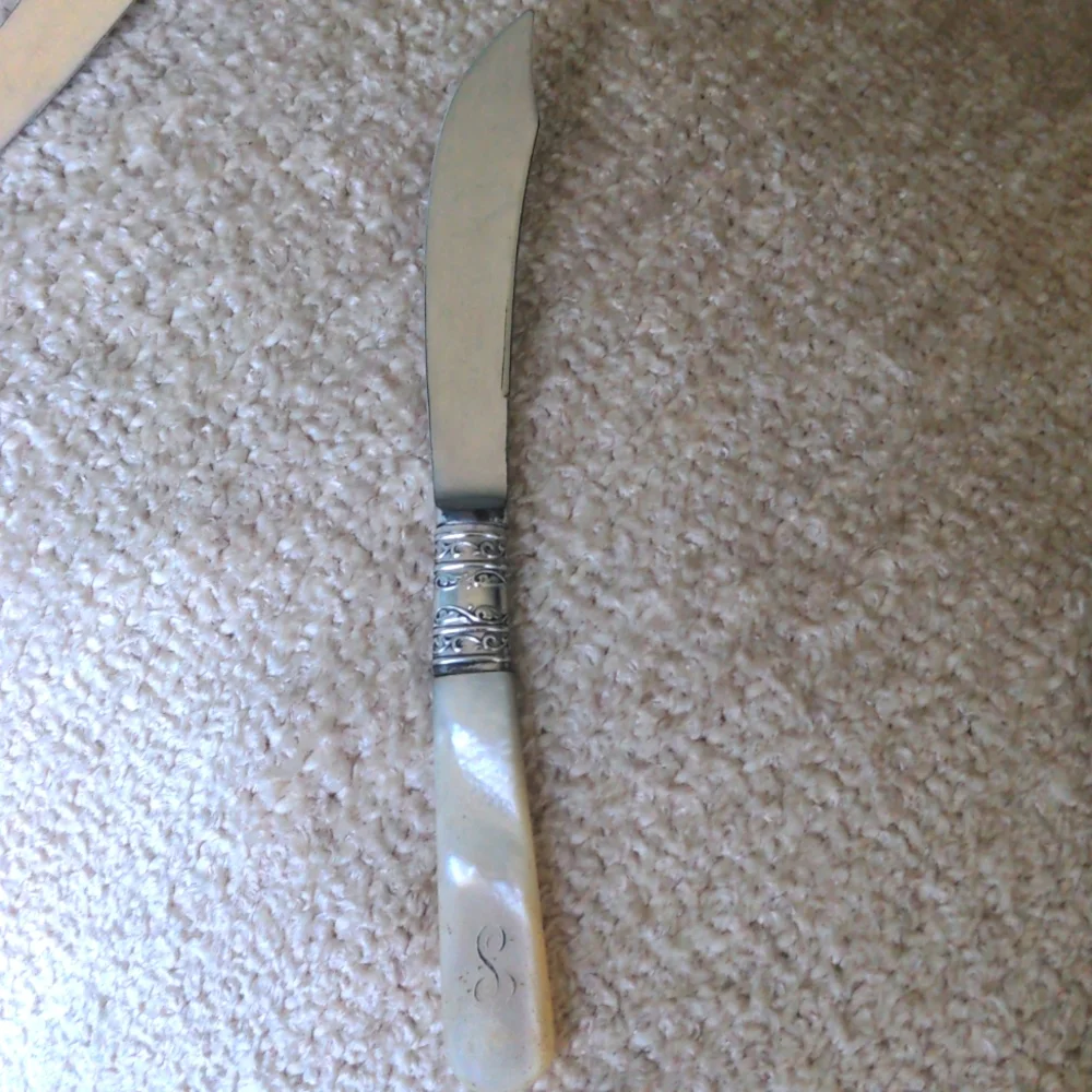 Sterling Vintage Knives, Mother of Pearl Handles, Fruit, Cheese, Etc. EUC